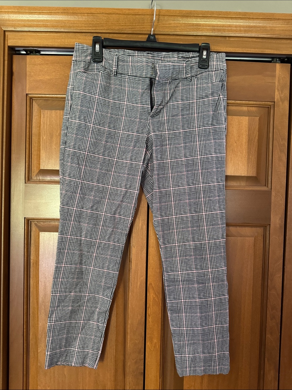 Old Navy Women's Gray Plaid Ankle Pants with Pink Windowpane